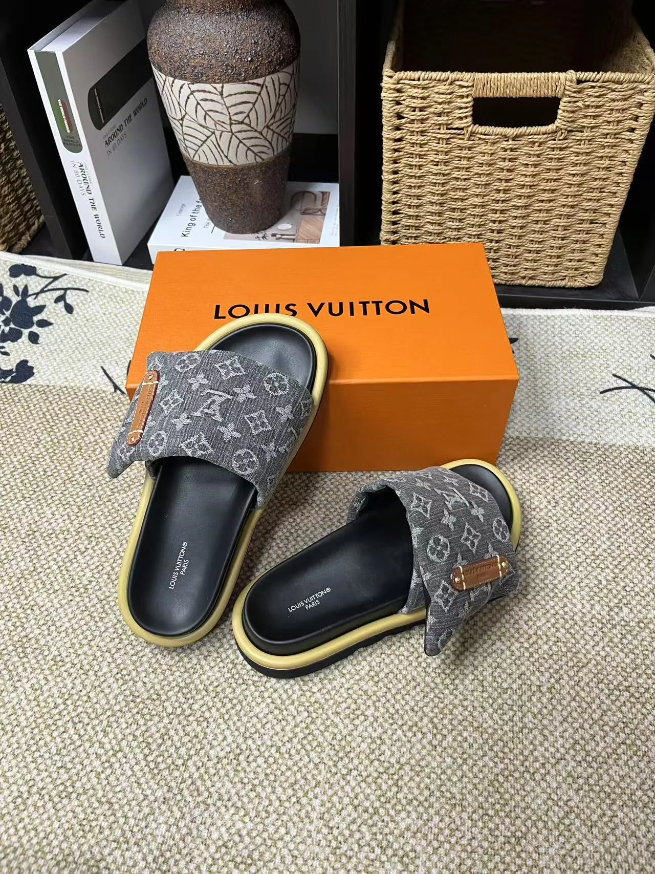 P340 yuan LV Louis Vuitton Full of high-end feel! A popular model among bloggers at home and abroad, it’s retro and fashionable, and looks stunning on your feet! Mainly recommended model on the official website★ ━━━━━ ЅᏇєєt ━━━━━ ▪️Upper: original calfskin ➕5D printing process ▪️Inner: imported mixed sheepskin ▪️Outsole: original molded foam outsole ▪️Size: Female 35-40 Men's 39-44 (women's 41 men's 45)